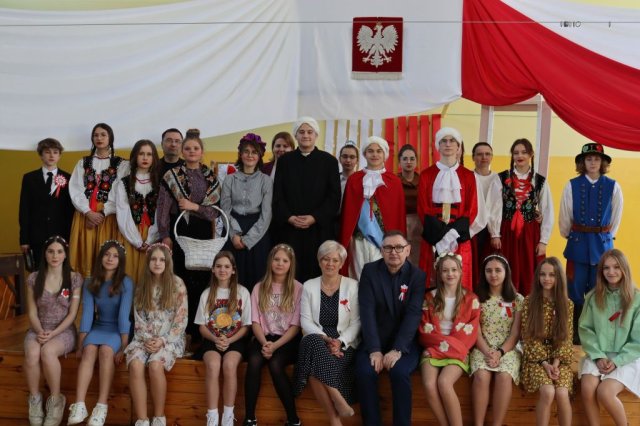 b_1024_768_0_00_images_2022_2023_Wydarzenia_3maja_343157559_786262379335427_7914342602966846003_n